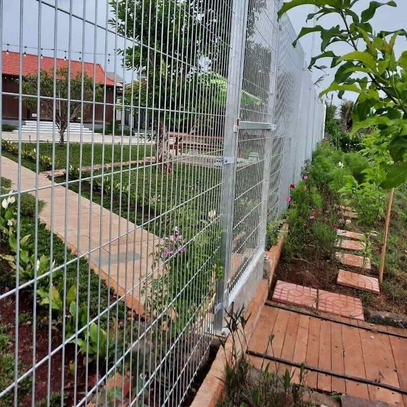 Để nhận báo giá hàng rào lưới thép hàn dạng tấm phẳng chính xác, hãy cung cấp đủ thông tin