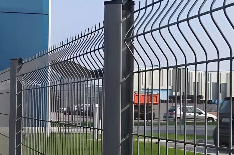 Hàng rào lưới thép hàn cột trái đào có thiết kế đẹp - gọn - hiện đại, thi công nhanh