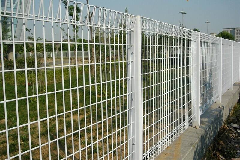 Muốn báo hàng rào lưới thép hàn dạng 2 cột tam giác chính xác cần gửi đủ thông tin