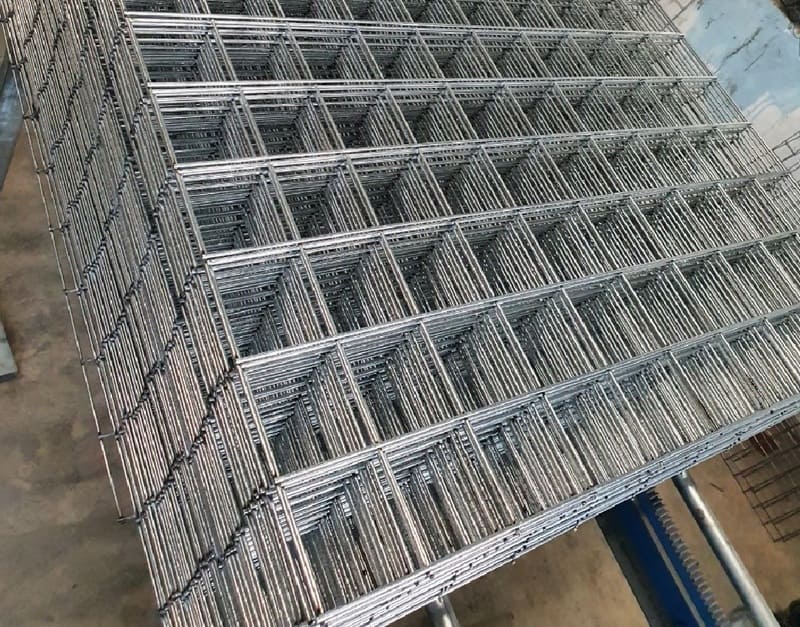 Tấm lưới hàn chập mang lại độ cứng cao hơn so với lưới thép đan và lưới B40