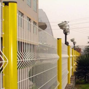 Hàng rào lưới thép cột trái đào xuất hiện nhiều trong các nhà máy, KCN, kho bãi, xưởng sản xuất